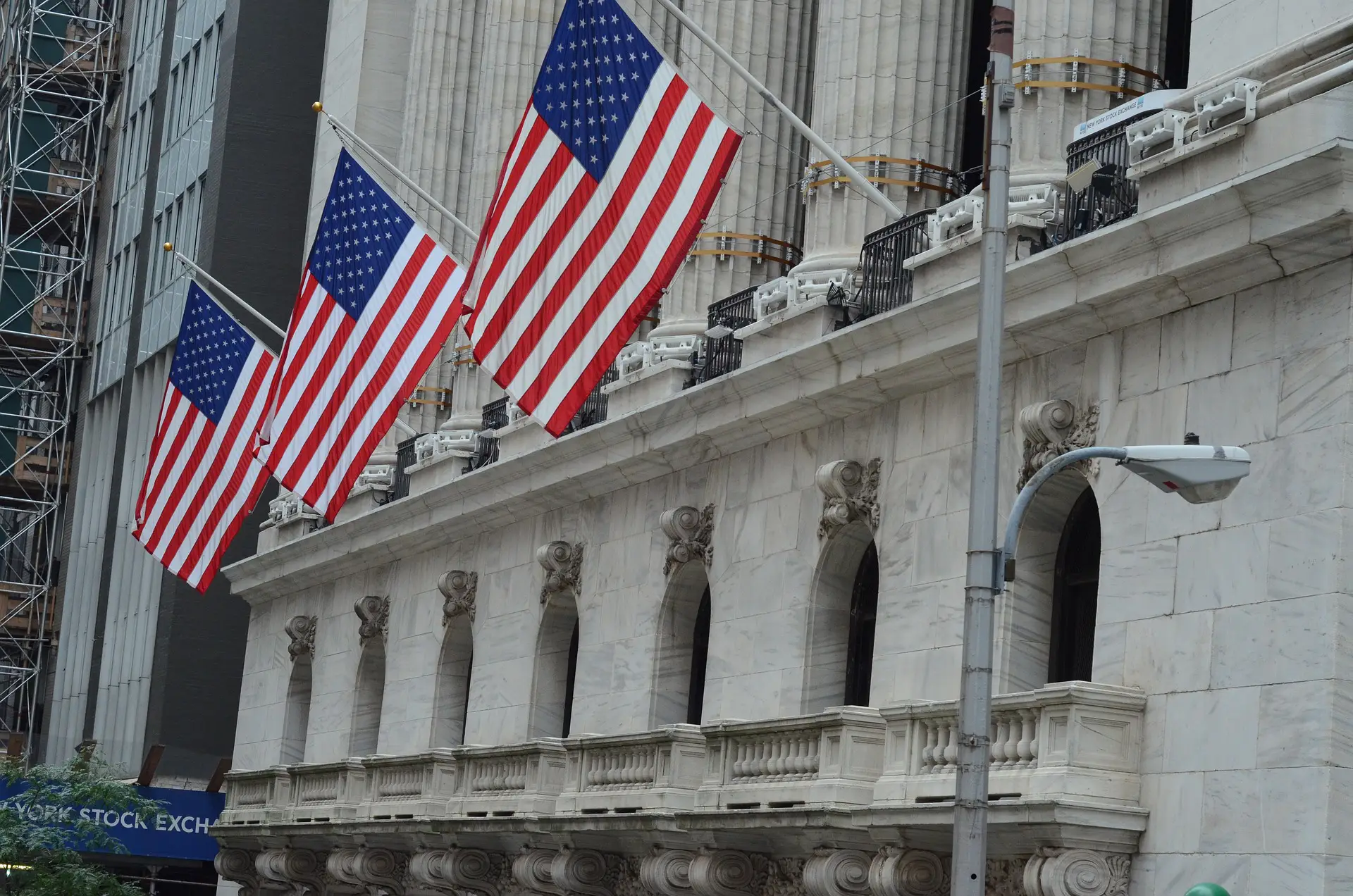 New York Stock Exchange building with American flags, representing U.S. listings of Chinese companies